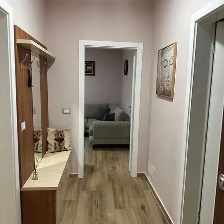 Lovely One Bedroom Flat In 2 דירה *