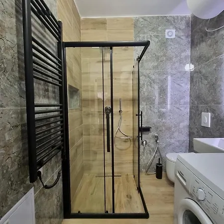 Lovely One Bedroom Flat In 2 *
